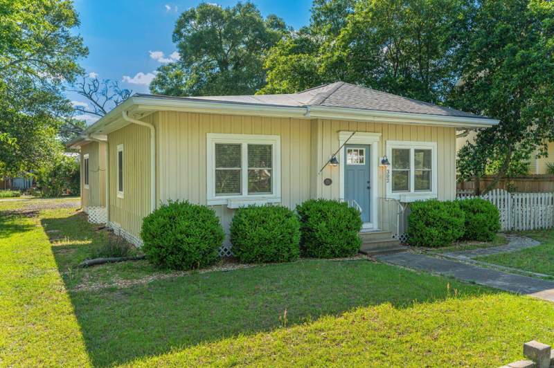 2 bedroom Detached Single Family at 302 Crescent Drive, Town Of Defuniak Springs, DeFuniak Springs — photo 3
