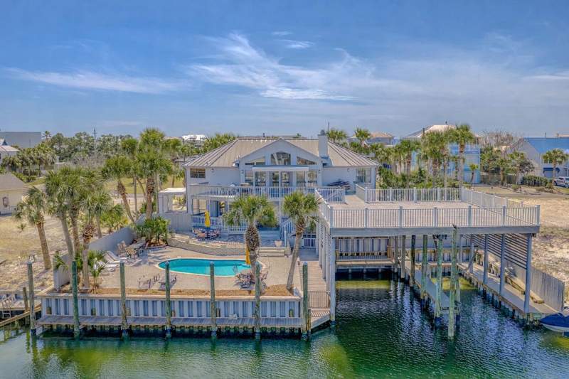 4 bedroom Detached Single Family at 621 Choctaw Drive, Holiday Isle, Destin — photo 2