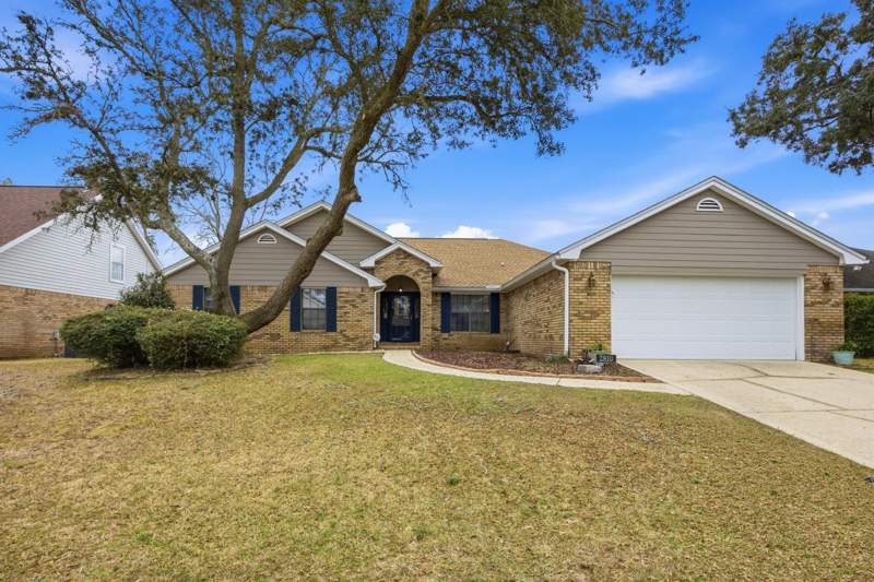 4 bedroom Detached Single Family at 2810 Lee Trevino Court, Lake Pointe, Shalimar — photo 2