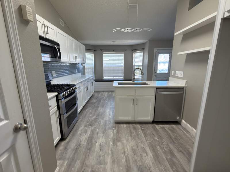 4 bedroom Detached Single Family at 2673 Paddock Circle, Silver Oaks Ph 2, Crestview — photo 2
