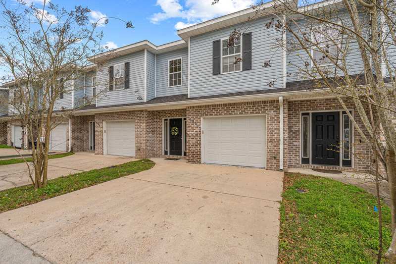 4 bedroom Townhouse at 996 Leigh Ann Lane, Savannah Heights T/H, Fort Walton Beach — photo 1