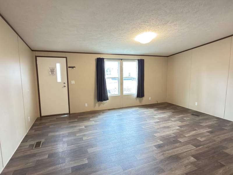 4 bedroom Mobile Home at 268 E Violet Lane, Oakwood Hills Unit 3, DeFuniak Springs — photo 5