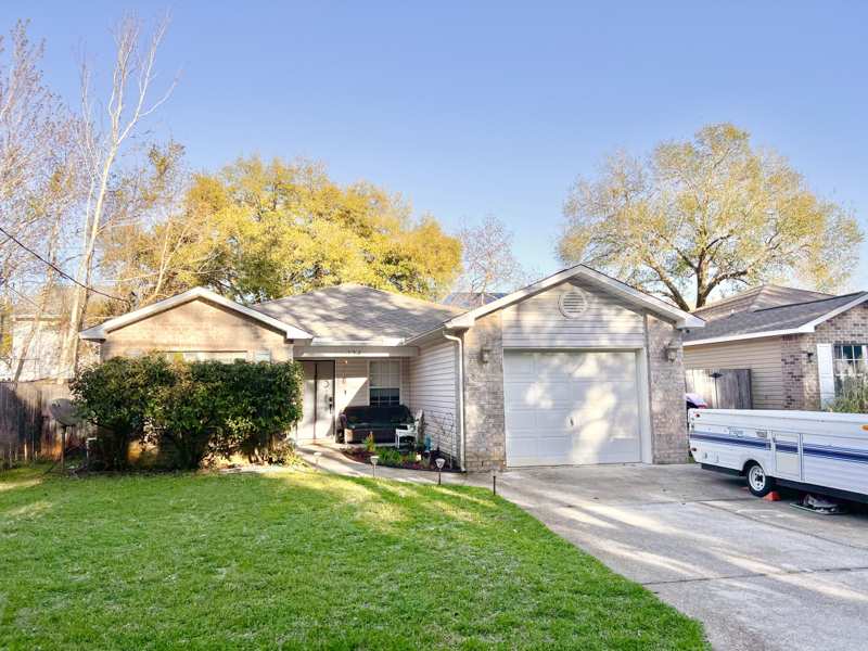 3 bedroom Detached Single Family at 352 Harris Street, Mary Esther, Mary Esther — photo 1