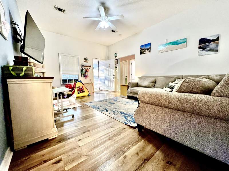 3 bedroom Detached Single Family at 352 Harris Street, Mary Esther, Mary Esther — photo 4