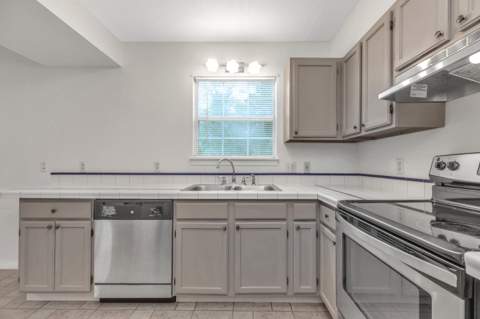 1708 Colonial Court, Fort Walton Beach FL - photo 10 of 30