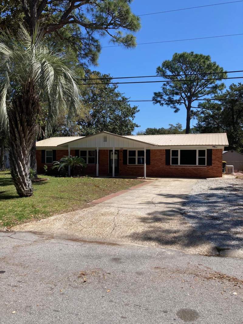 3 bedroom Detached Single Family at 303 NW Linda Lane, Oakland Heights, Fort Walton Beach — photo 2