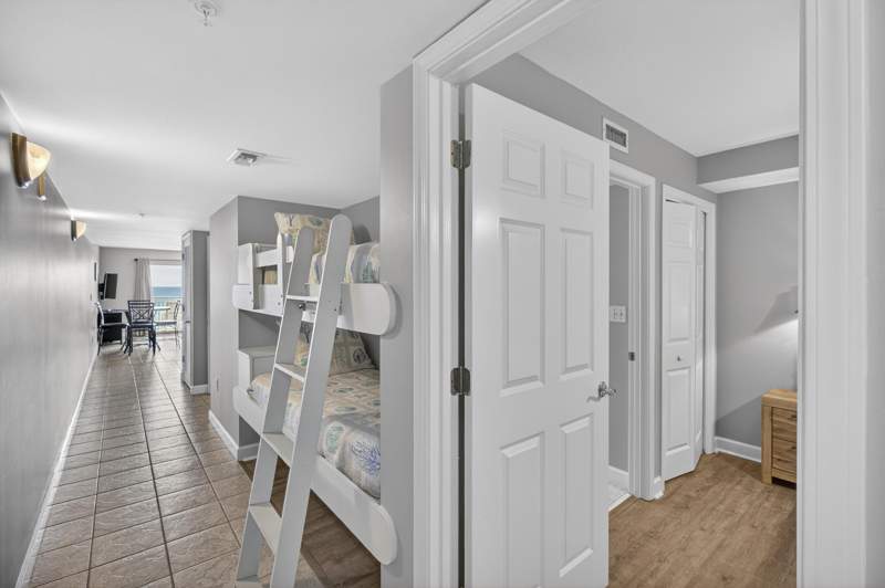 1 bedroom Condominium at 866 Santa Rosa Boulevard #305, Pelican Isle, Fort Walton Beach — photo 2