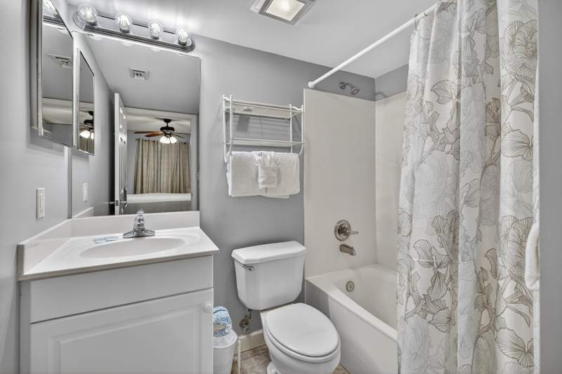 1 bedroom Condominium at 866 Santa Rosa Boulevard #305, Pelican Isle, Fort Walton Beach — photo 4