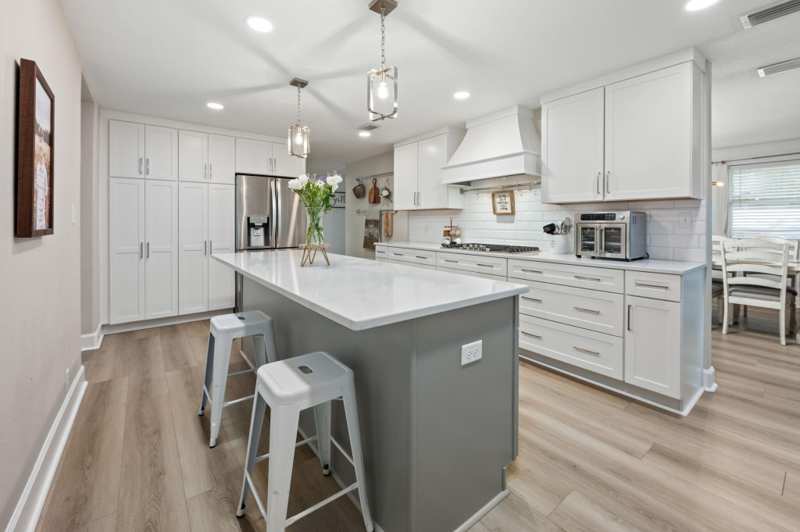 6 bedroom Detached Single Family at 255 Edge Avenue, Valparaiso Plat 1, Valparaiso — photo 1