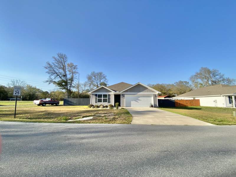 3 bedroom Detached Single Family at 3101 Van Day Way, The Grove, Crestview — photo 2