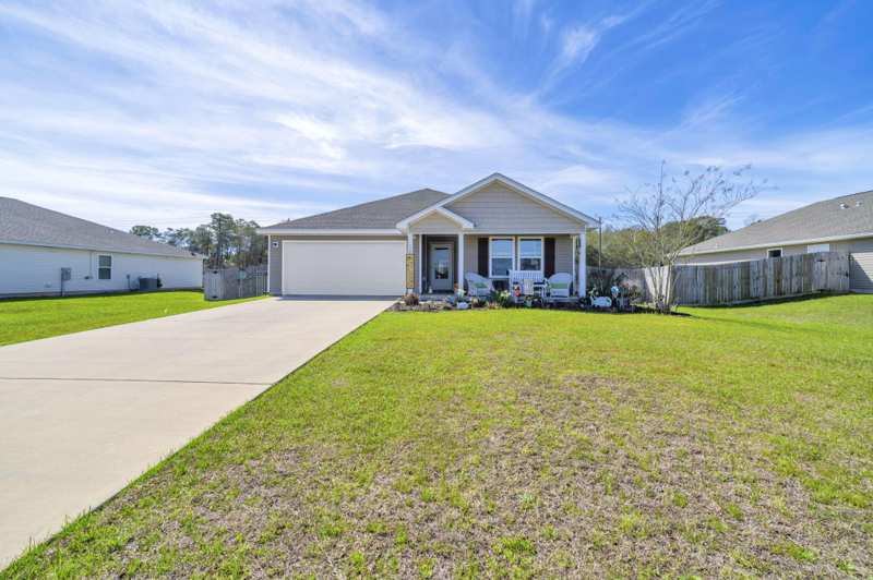4 bedroom Detached Single Family at 112 Mikaela Avenue, Pinehurst Estates, DeFuniak Springs — photo 1