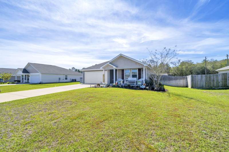 4 bedroom Detached Single Family at 112 Mikaela Avenue, Pinehurst Estates, DeFuniak Springs — photo 3