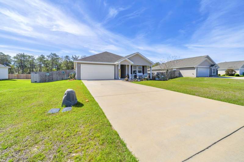 4 bedroom Detached Single Family at 112 Mikaela Avenue, Pinehurst Estates, DeFuniak Springs — photo 5