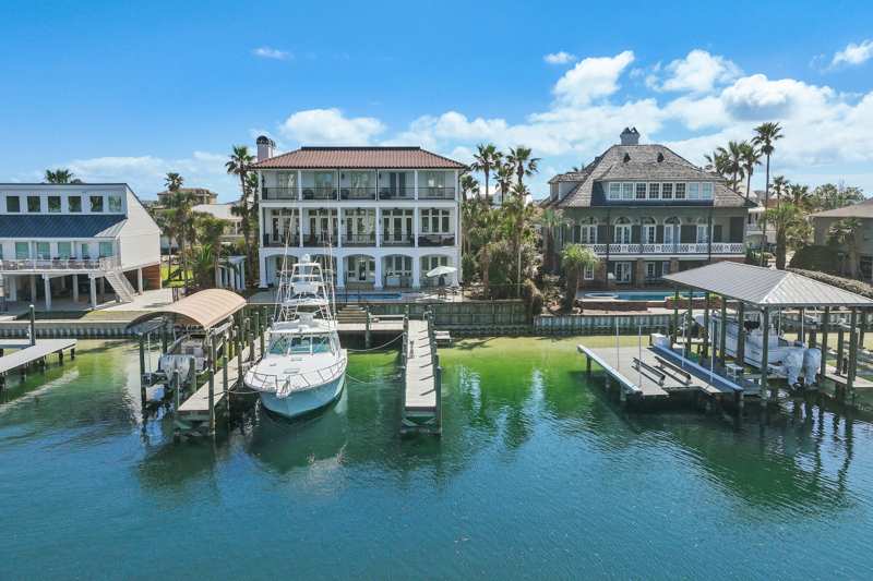 4 bedroom Detached Single Family at 609 Lagoon Drive, Holiday Isle, Destin — photo 1