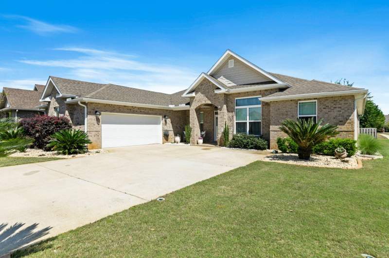 4 bedroom Detached Single Family at 14 Madiera Drive, Hammock Bay, Freeport — photo 2