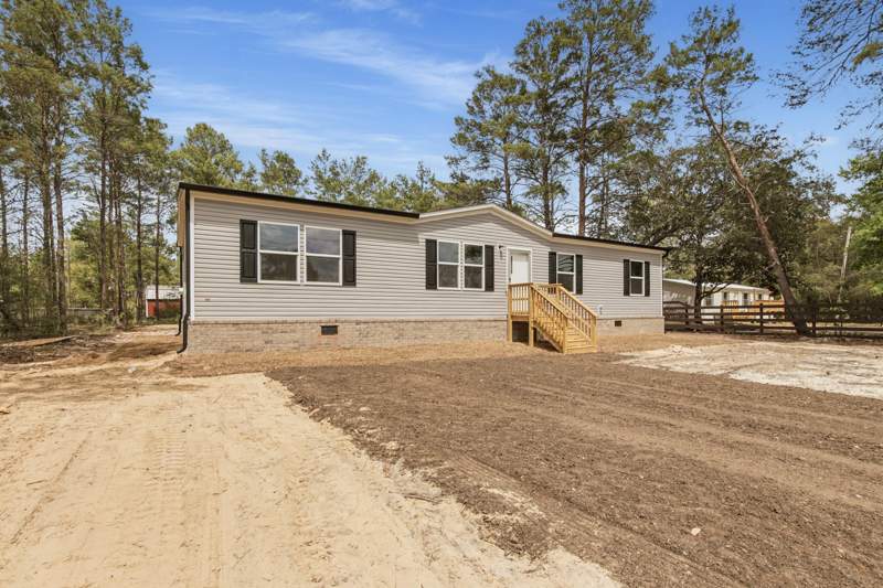 4 bedroom Manufactured Home at 28 W White Rose Street, Oakwood Hills Unit III, DeFuniak Springs — photo 2