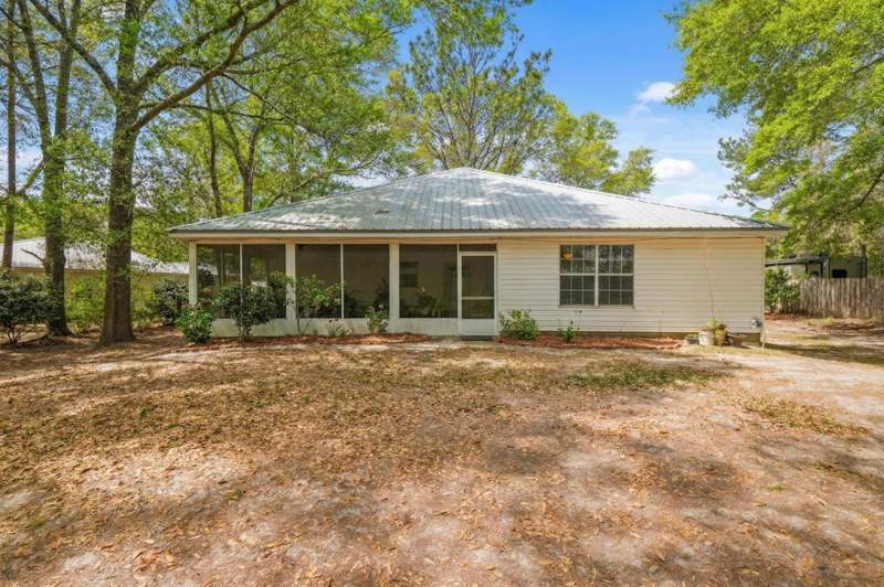 3 bedroom Detached Single Family at 21 Marys Court, Lake Juniper Estates Unit 3, DeFuniak Springs — photo 4