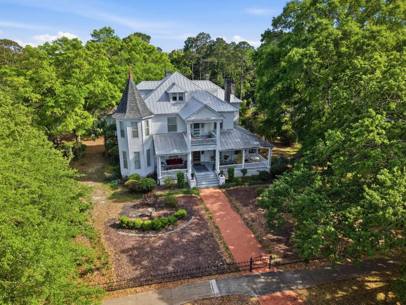 4 bedroom Detached Single Family at 550 Circle Drive, Town Of Defuniak Springs, DeFuniak Springs — photo 4