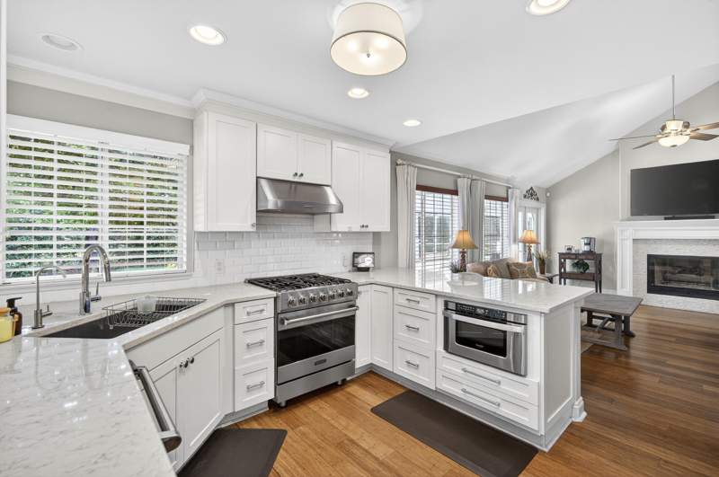 4 bedroom Detached Single Family at 138 Azure Place, Emerald Bay Ph 1A, Miramar Beach — photo 2