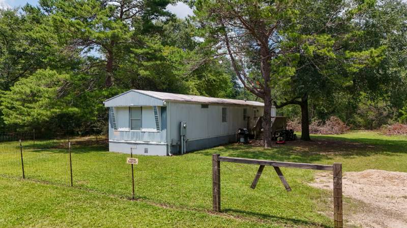 2 bedroom Manufactured Home at 102 W Snapdragon Street, Oakwood Hills Unit 3, DeFuniak Springs — photo 3