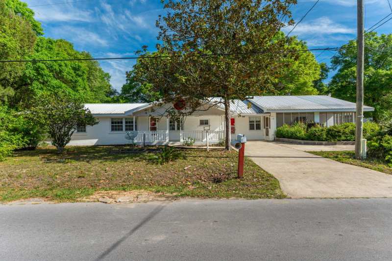 3 bedroom Detached Single Family at 578 E Williams Avenue, Morris Addn To Crestview, Crestview — photo 1