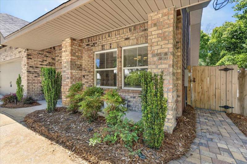 4 bedroom Detached Single Family at 202 SE Alconese Avenue, Alconese Place, Fort Walton Beach — photo 3