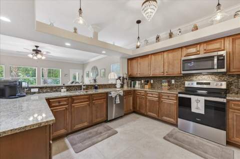 202 SE Alconese Avenue, Fort Walton Beach FL - photo 15 of 75