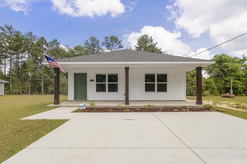 2 bedroom Detached Single Family at 158 W Honeysuckle Street, Oakwood Hills Unit 3, DeFuniak Springs — photo 2