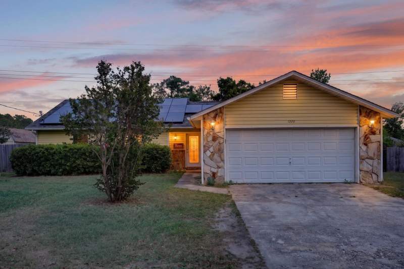 4 bedroom Detached Single Family at 1220 Lexie Drive, Countryview Estates 4th Addn Ph 2, Crestview — photo 2