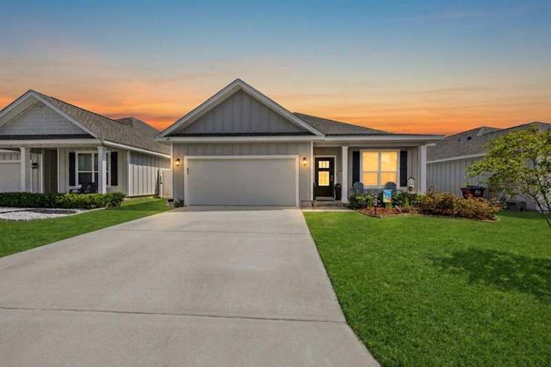 4 bedroom Detached Single Family at 211 Lyla Lane, Magnolia Creek, Crestview — photo 1