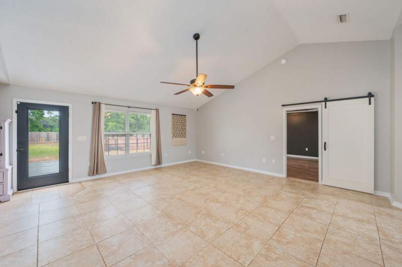 3 bedroom Detached Single Family at 1681 Lady Lane, Moores Place S/D, Baker — photo 5