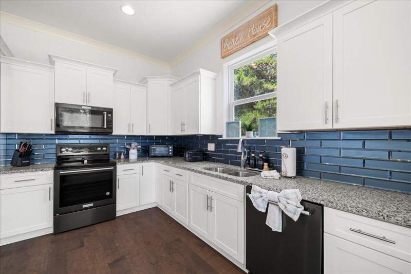 4 bedroom Detached Single Family at 170 Penelope Street, Frangista Beach 3rd Addn, Miramar Beach — photo 5