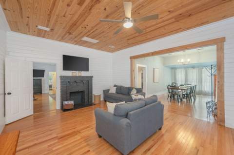 28 E Live Oak Avenue, DeFuniak Springs FL - photo 16 of 65