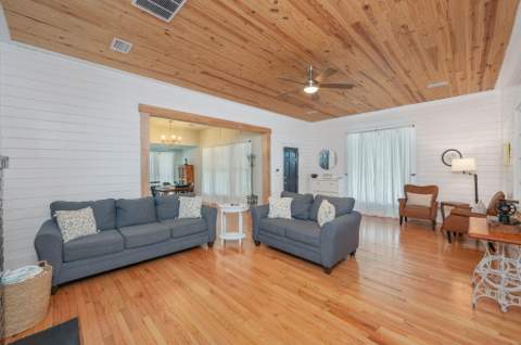 28 E Live Oak Avenue, DeFuniak Springs FL - photo 18 of 65