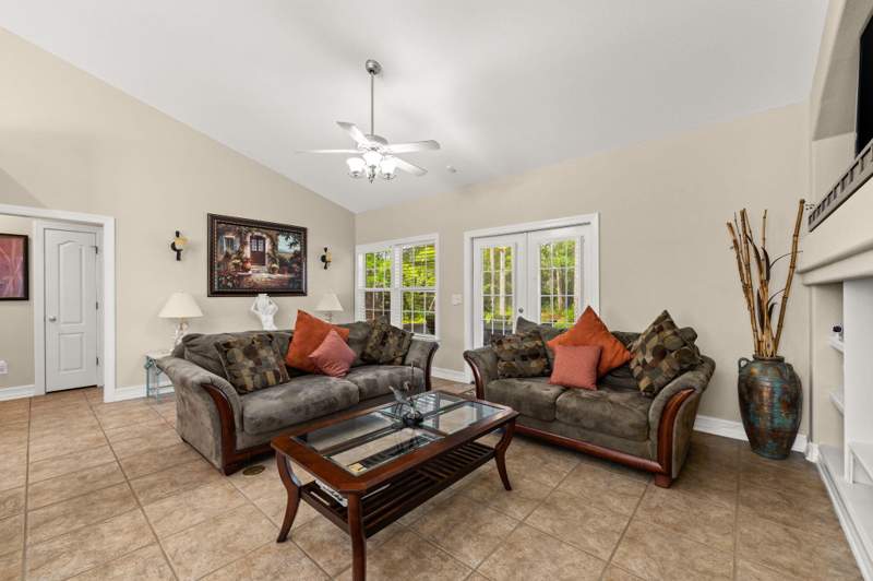 4 bedroom Detached Single Family at 480 Windswept Boulevard, Windswept Estates, Freeport — photo 2