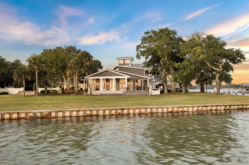 4 bedroom Detached Single Family at 11 Paradise Point Road, Paradise Point, Shalimar — photo 1