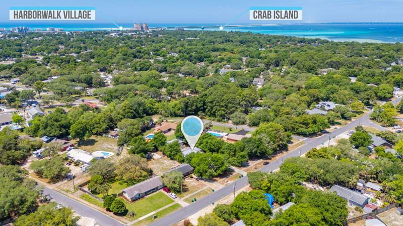 4 bedroom Detached Single Family at 624 4th Street, Kellys 3rd Addn to Destin, Destin — photo 2