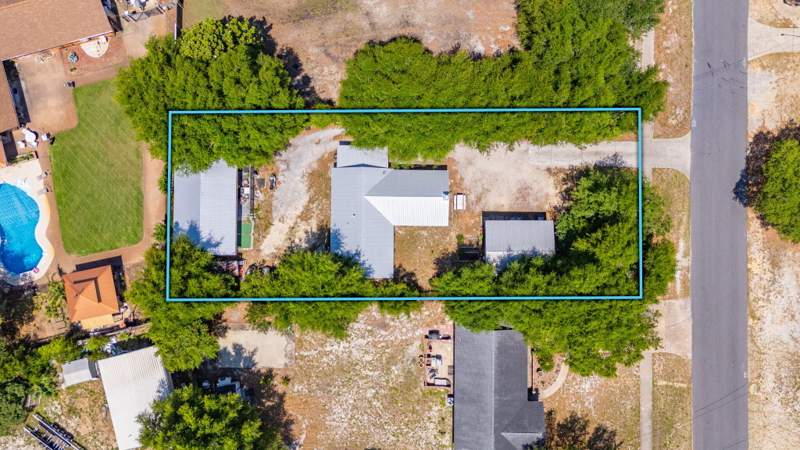 4 bedroom Detached Single Family at 624 4th Street, Kellys 3rd Addn to Destin, Destin — photo 3