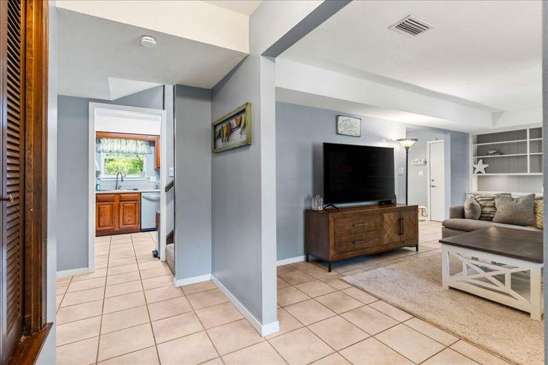 4 bedroom Detached Single Family at 6 Krivik Court, Marnan S/D Beg NE Cor Of Lot 7 Blk J, Fort Walton Beach — photo 3