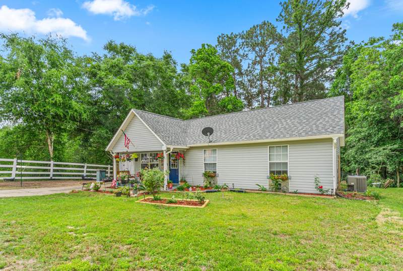 3 bedroom Detached Single Family at 2880 Aplin Road, Aplin Heights S/D Ph 1, Crestview — photo 2