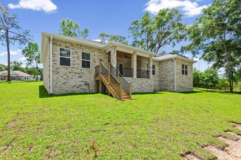 4 bedroom Detached Single Family at 699 Pinewood Drive, Ten Lake Estates Unit 2, DeFuniak Springs — photo 5