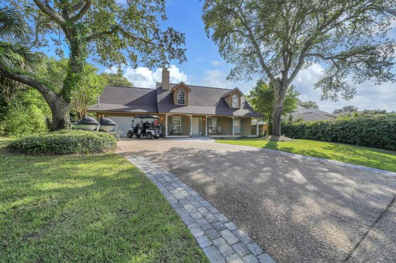 4 bedroom Detached Single Family at 702 N Lakeside Drive, Lakeside Village, Destin — photo 2
