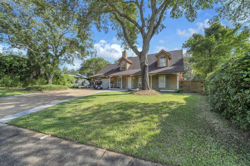 4 bedroom Detached Single Family at 702 N Lakeside Drive, Lakeside Village, Destin — photo 4