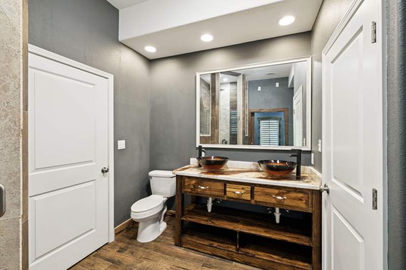 5 bedroom Detached Single Family at 981 E Chestnut Avenue, Wingard Addn Beg NW, Crestview — photo 5