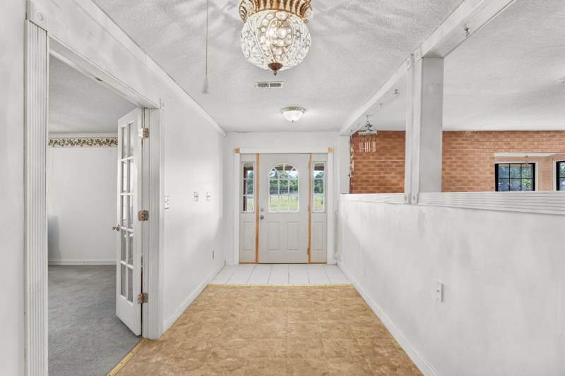 6 bedroom Detached Single Family at 46 Veterans Lane, Freeport, Freeport — photo 2
