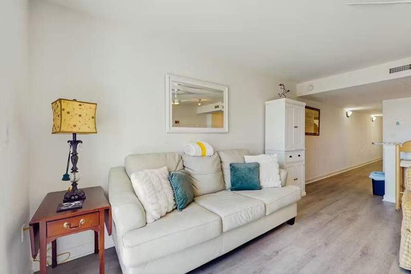 1 bedroom Condominium at 866 Santa Rosa Boulevard #102, Pelican Isle, Fort Walton Beach — photo 2