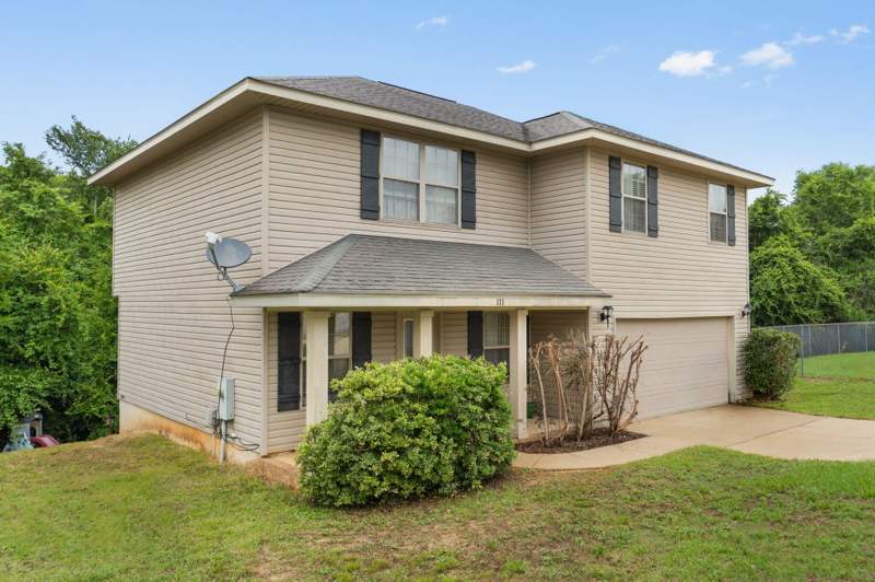4 bedroom Detached Single Family at 111 Bronze Circle, Iron Gate Subd Phase II, Crestview — photo 2