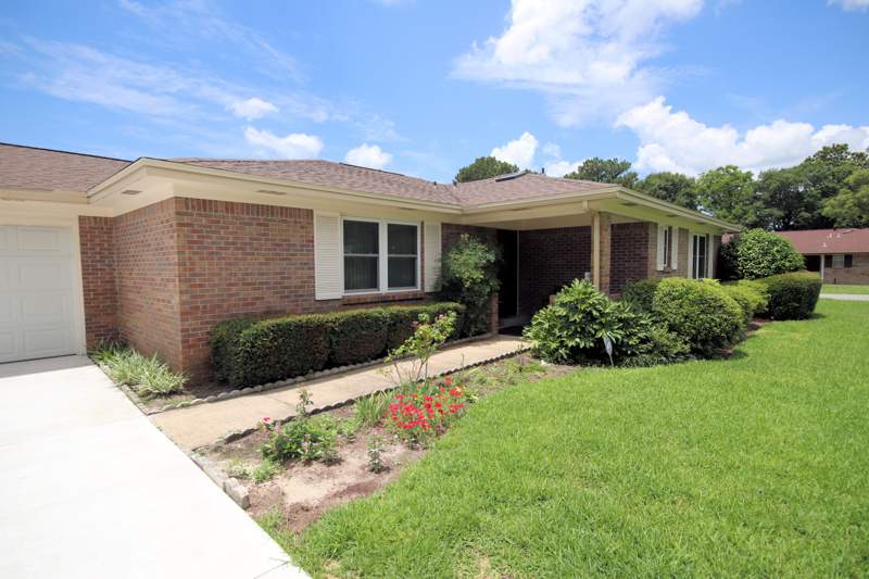 4 bedroom Detached Single Family at 208 Dumaine Court, Chateauguay 2, Fort Walton Beach — photo 5