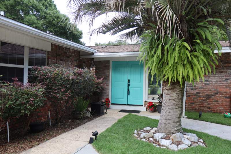 4 bedroom Detached Single Family at 610 NE Country Club Avenue, Country Club Estates, Fort Walton Beach — photo 2