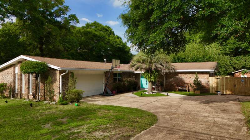 4 bedroom Detached Single Family at 610 NE Country Club Avenue, Country Club Estates, Fort Walton Beach — photo 3